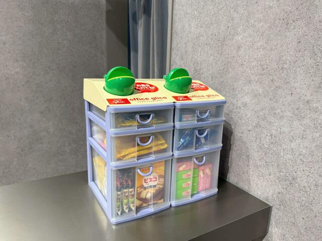 ちいかわとあのこの思い出のオフィスグリコも設置されています