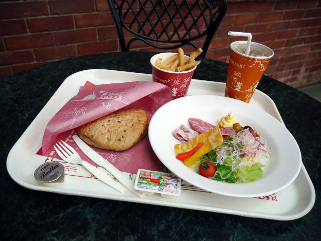 スペシャルセット（全体）／東京ディズニーシー「ディズニー・イースター2015」©Disney