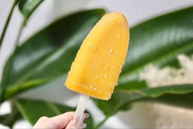 【大人気ファミマ限定アイス】マンゴー感溢れる香りと色味がたまらない！