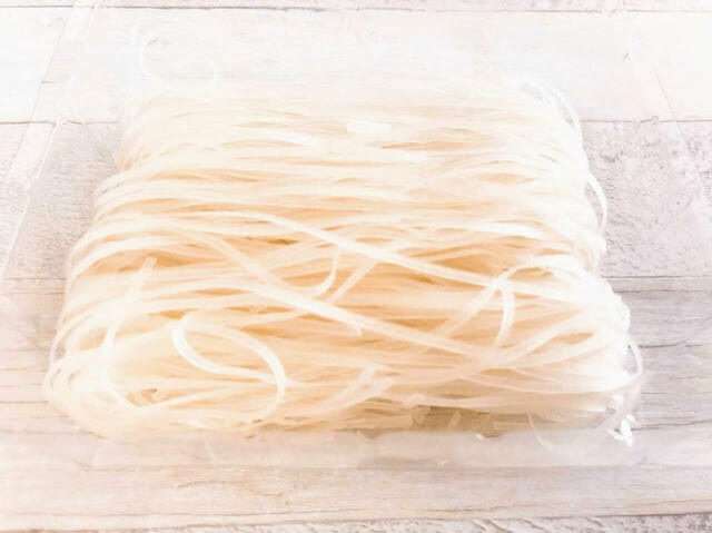 「クンディン フーティユナンバン」想像よりやわらかい米麺【カルディコーヒーファーム】「ベトナムバッグ」（ブタ柄）価格：1,500円（税込）