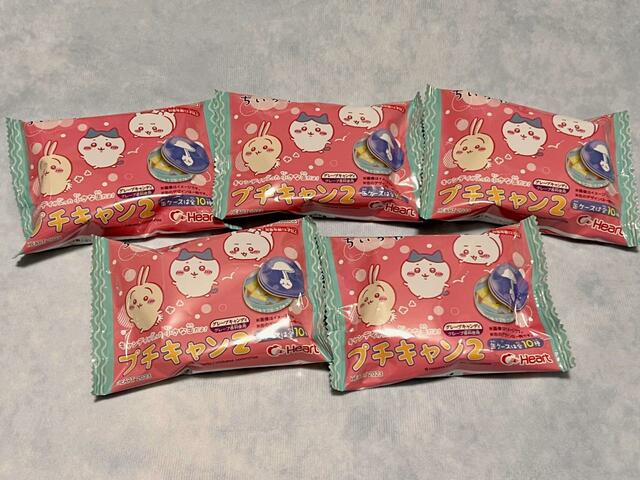 【ちいかわ　プチキャン2】キャンディが3個入ったちいかわデザインの丸缶！