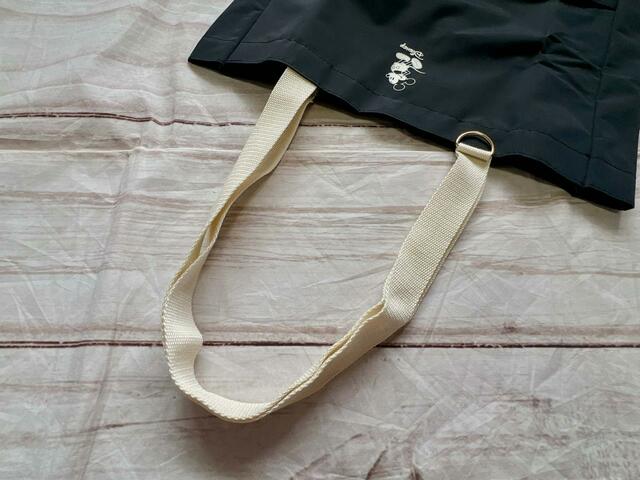 ハンドルのカラーはアイボリー。長めなので方がけも楽々できます！