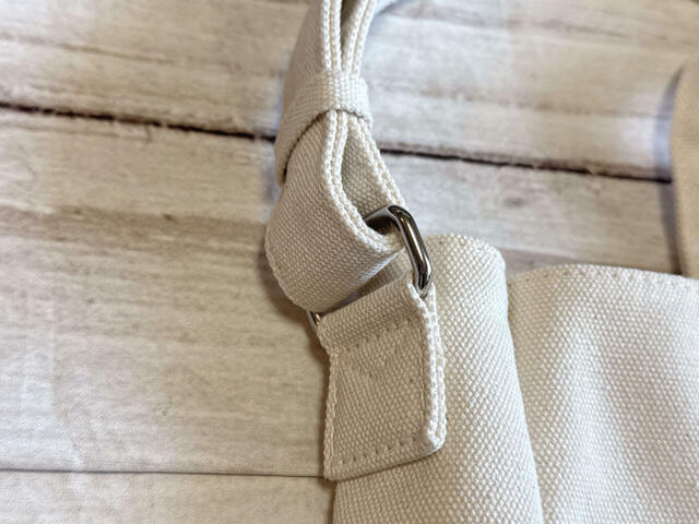 ショルダーストラップは取り外しできないので注意！