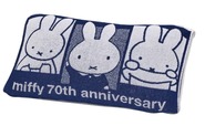 【ミッフィー】「ミッフィー70thデザインのびのびタオルピローケース」(64×34cm)ネイビー 2,200円