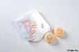 【ドラえもん×ダロワイヨ】「ドラえもん ハンドタオル&マカロンセット」2,420円/ダロワイヨ限定デザインのドラえもんとドラミちゃんのハンドタオルと、限定のプリントマカロン2種を組み合わせたセット