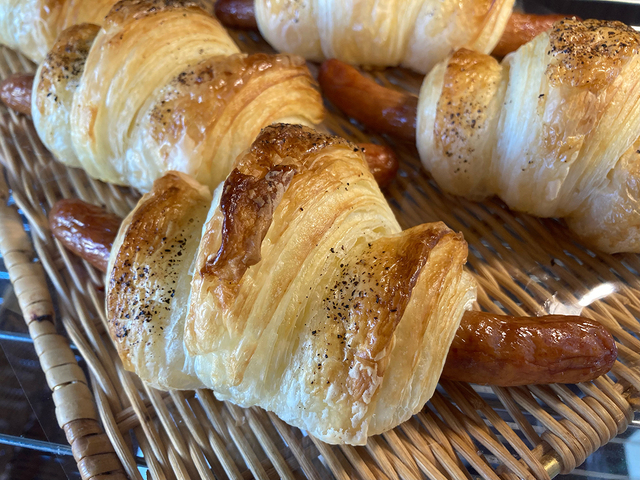 ベーカリー三日月　シャウエッセンチーズ