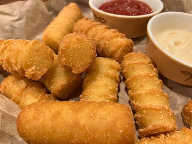 こちらが期間限定のクロケット。フライドポテトとは形状も大きさもけっこう違う。