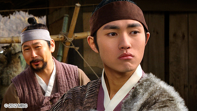 『太陽を抱く月』　© 2012 MBC