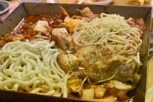 らーめんもうどんも一緒にイン！