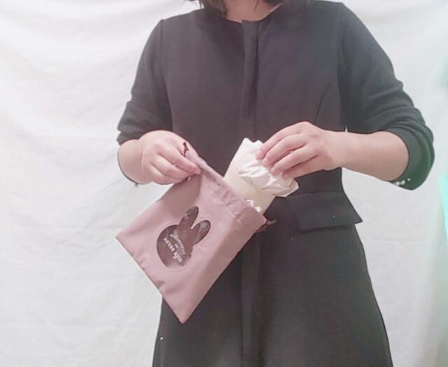 エコバッグは小さく畳んで巾着に入れることも可能