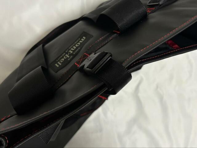 【モンベル　タフトートM】荷物の量に応じてサイズを調整できる「コンプレッションストラップ」がとても便利！