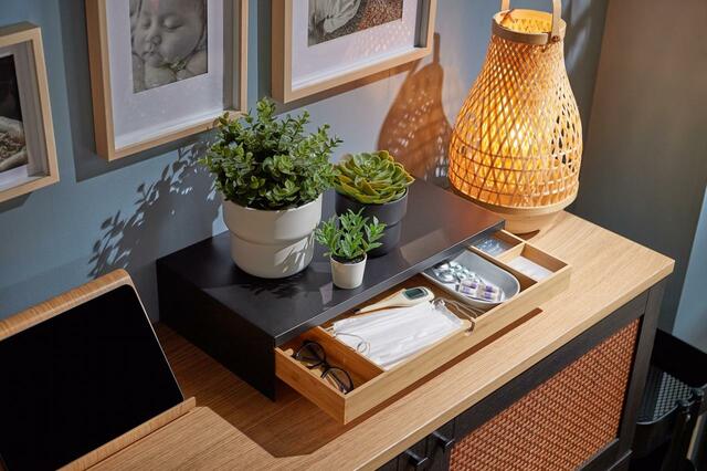 【イケア 人気収納ランキング 4位】「ELLOVEN/エロヴェン モニタースタンド 引き出し付き」2,999円（税込）