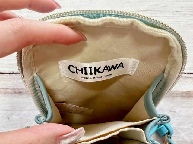 【ファッションセンターしまむら】「ちいかわ」レディース　ショルダーバッグ（ハチワレ）内側のポケット⑤：バックの深いポケット
