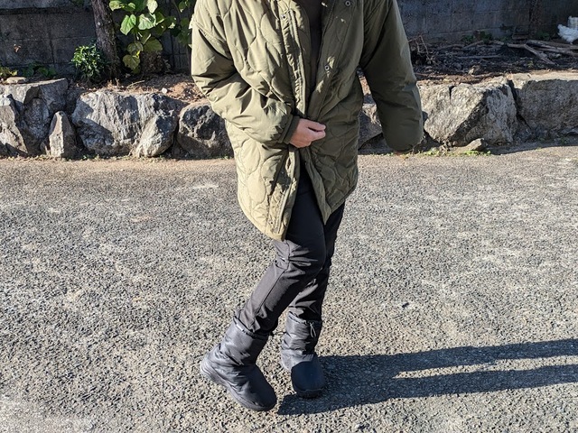 【ワークマン レディース防風撥水ストレッチキルティングコート】身長159cm・Mサイズ着用。裾は太もものあたりです