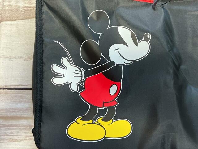 オールドミッキーのプリントがインパクト大!