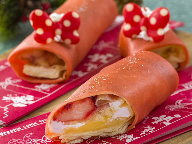 ストロベリー&クランベリークレープ 520円|東京ディズニーランド「カフェ・オーリンズ」|東京ディズニーリゾート「ディズニー・クリスマス」2019スペシャルメニュー