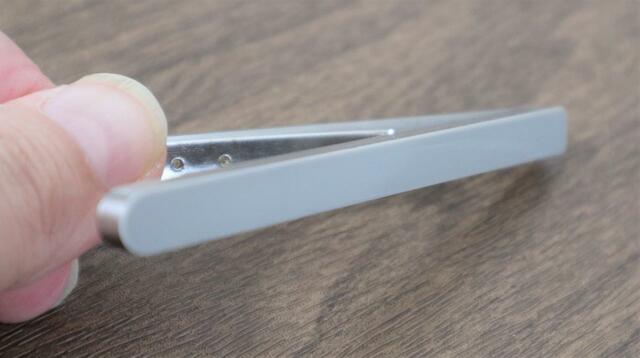 【IKEA クングスフォルス】磁石面にはグレーのコーティングあり、貼る面を傷つけない