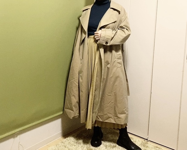 【ワークマン レディース撥水ライトプリーツスカート】トレンチコートを合わせたきれいめスタイルにも