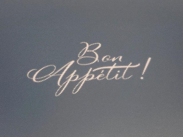 【ニトリ　デコホーム】裏面は「Bon Appetit！」のロゴデザイン