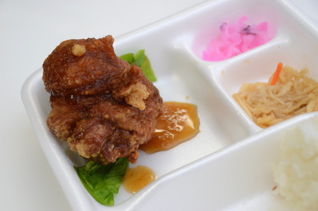 『日本亭』唐揚げ弁当／おろしポン酢ソースで