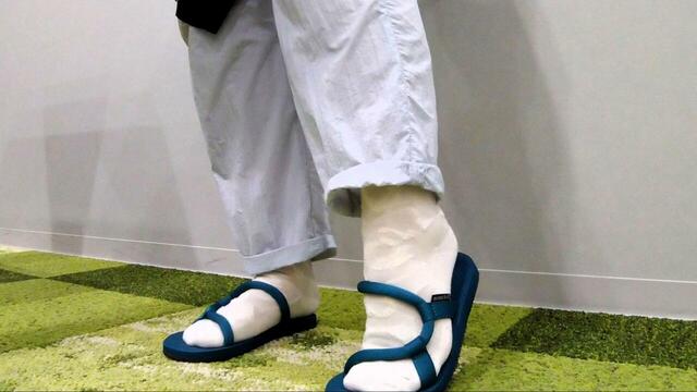【mont-bell ソックオンサンダル】職場での室内履きにもおすすめ！