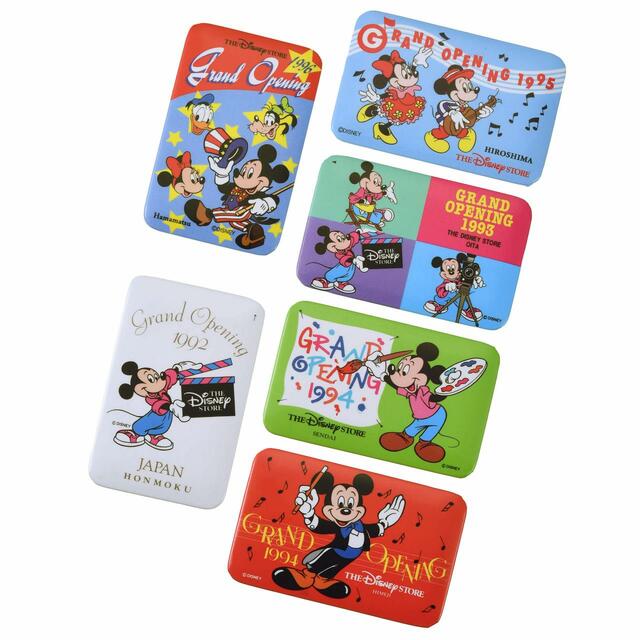 ミッキー＆フレンズ シークレット缶バッジ Disney Store Japan 30th Anniversary Historical Card 440円 