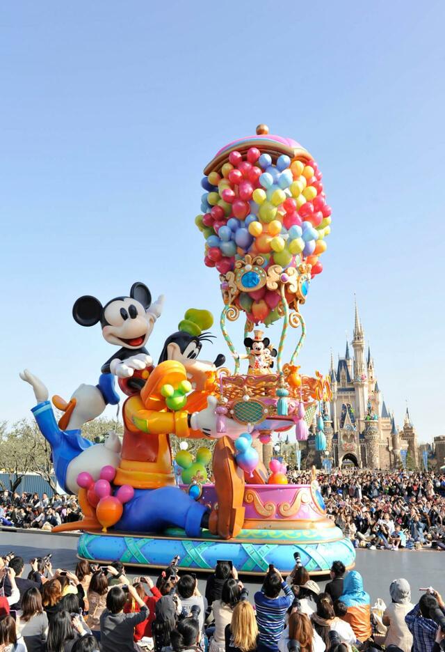 2013年4月15日東京ディズニーランド「ハピネス・イズ・ヒア」スタート（2018年4月終了）