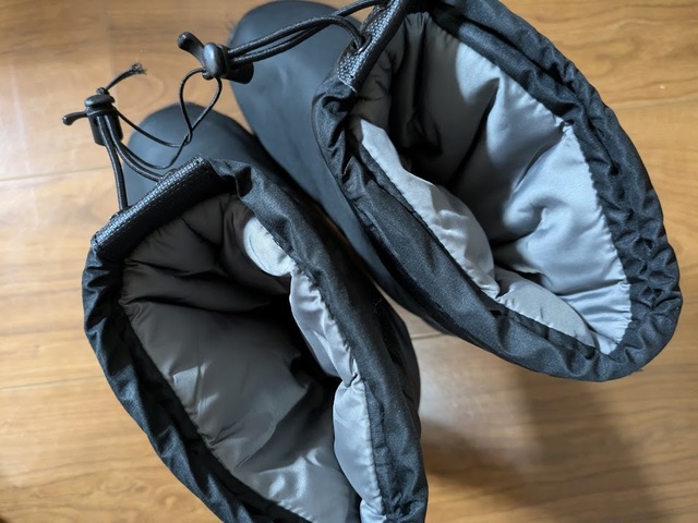 【ワークマン 防寒ブーツ 氷雪耐滑ケベックネオ】保温性の高いボール状の中わたを採用。中はダウンのように少しモコモコしています