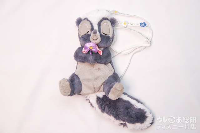 ショルダーバッグ ¥2,900／尻尾がふわふわで少し重みがあり、斜めがけしたときの安定感◎