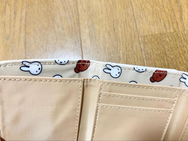 【ESSE 10月号特装版/特別付録「ミッフィーのミニ財布」】裏の布地にはミッフィーの他、くまのボリスの姿も