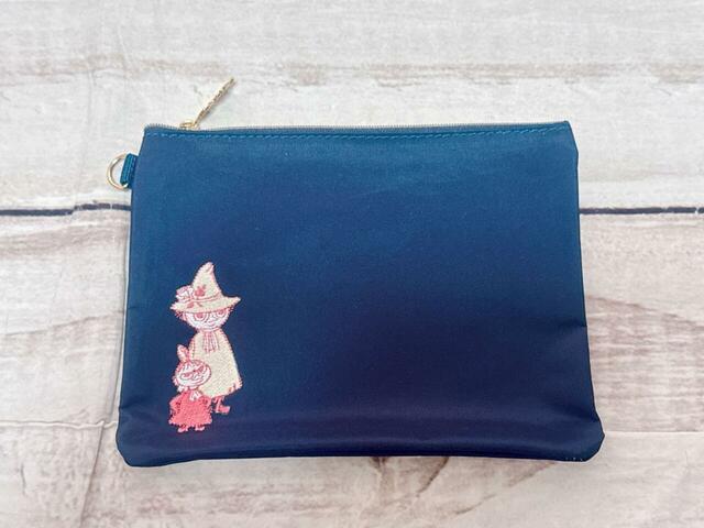 大ポーチのサイズは（約）縦14×横19cm。コスメポーチにぴったり！