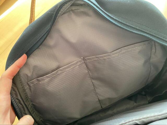 【anello MART リュック】内側の小さめポケットはペンやメモ帳、イヤホンなど細かいアイテムの収納にぴったりです♪