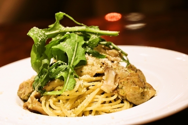 ルッコラとハーブチキンのジェノベーゼ　1,280円（税抜）