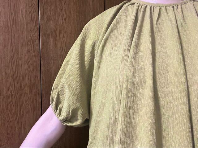 【coca レディースワンピース】袖は伸ばすと肘上あたりまでになります