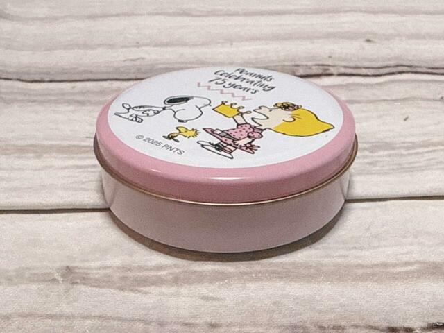 側面はシンプルな無地。蓋より淡いカラーが用いられており、2トーンになるようになっています