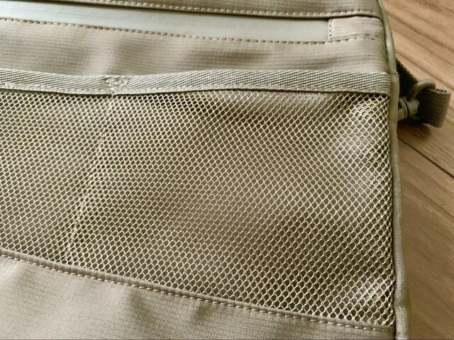 【ワークマン Wジョイントスクエアサコッシュ】通気性の良いメッシュポケット