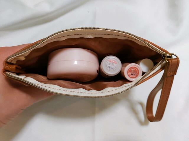 コスメもラクラク入るサイズ感【SPRiNG 11月号増刊】付録：MOOMIN（ムーミン）スマホも入る「お財布クラッチバッグ」