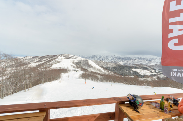 「ITADAKI」からの奥添地エリアの絶景!｜舞子スノーリゾート（日帰りスキーセンター）