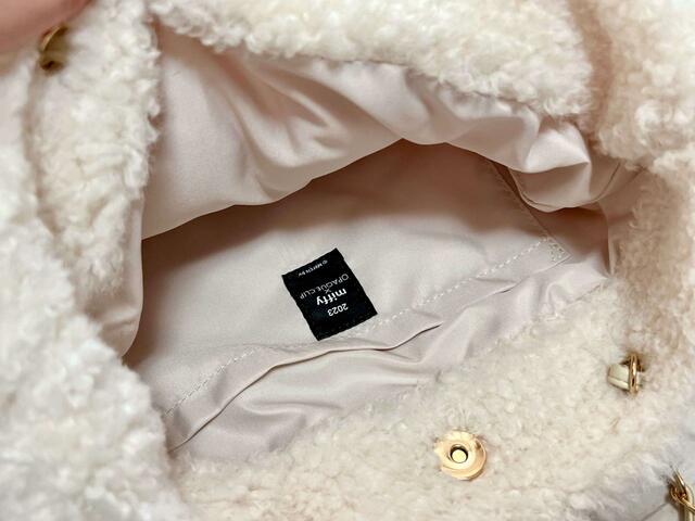 内側にはポケットが1つついています