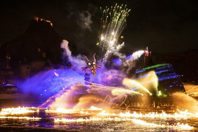 東京ディズニーシー「ファンタズミック！」スタート　©Disney