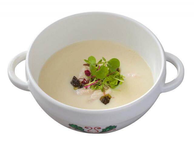 スペシャルセット 3,300円｜「ディズニー・クリスマス」スペシャルメニュー｜東京ディズニーリゾート40周年“ドリームゴーラウンド”｜販売店舗：東京ディズニーシー「カフェ・ポルトフィーノ」｜販売期間：2023年11月1日（水）〜12月25日（月）