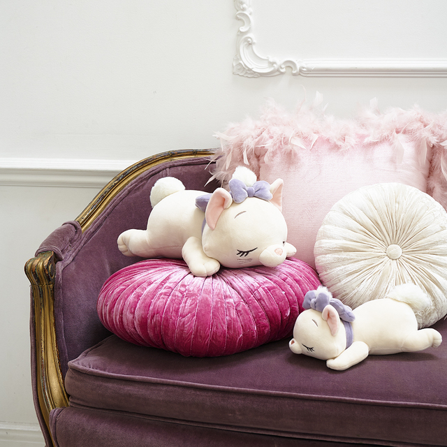 抱き枕S ¥3,800、ニギニギぬいぐるみ ¥1,800