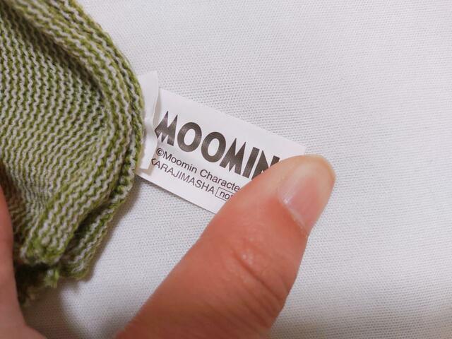 「MOOMIN」のロゴタグ