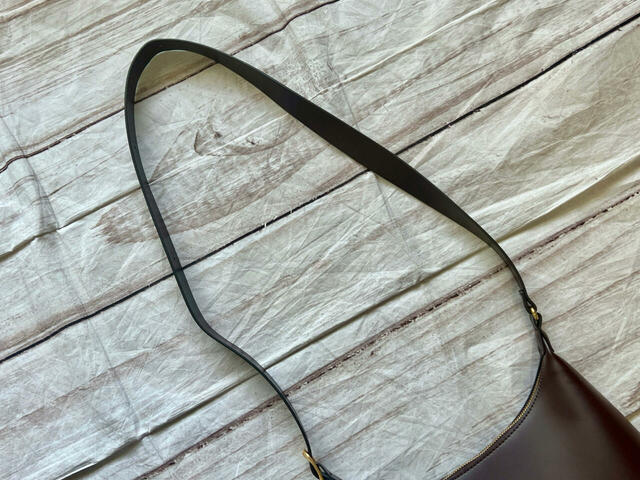 ショルダーを最長にしてみました。ショルダー掛けもラクラクできちゃいます