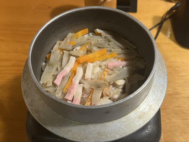 【鳥貴族 とり釜飯】火が消えたら炊きあがったサイン！具だくさんで締めにぴったりな1品です