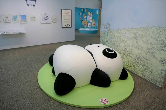 でーん！　思わず飛びつきたくなる巨大サイズ （実際に触ることはできません）