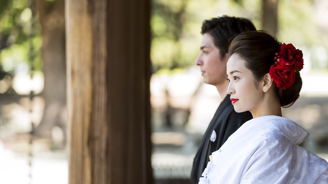結婚する