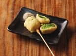 「逸品　エンドウ豆の串揚げ（エンドロール）」【焼とりの 八兵衛　OMAKASE】
