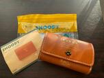 【宝島社 SNOOPY TINY WALLET BOOK 極小財布 CAMEL】シンプルな色合いで大人でも使いやすい◎