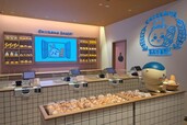 【ちいかわベーカリー】店内のあちこちにちいかわのキャラクターたちが♪